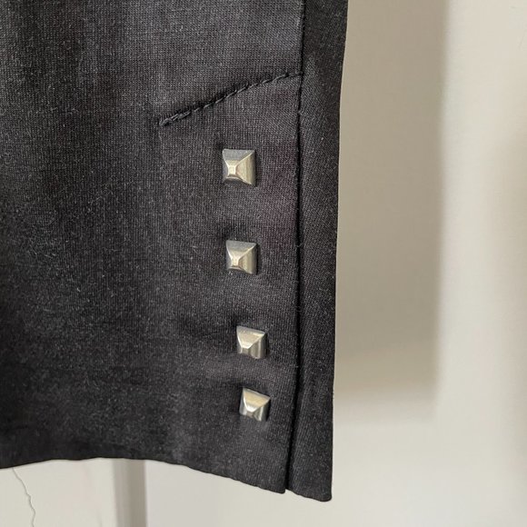 Women's Plus Size Larry Levine Black Capris - Picture 2 of 3